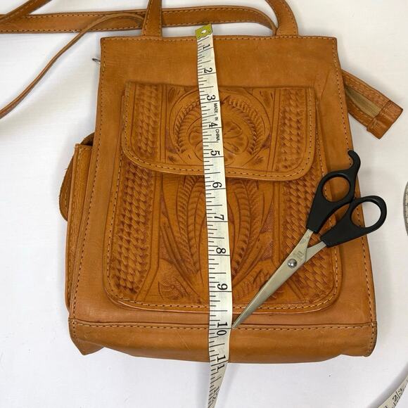Vintage Hand-Tooled Leather Shoulder Messenger Bag | Butterscotch Brown 1970s - Picture 12 of 14